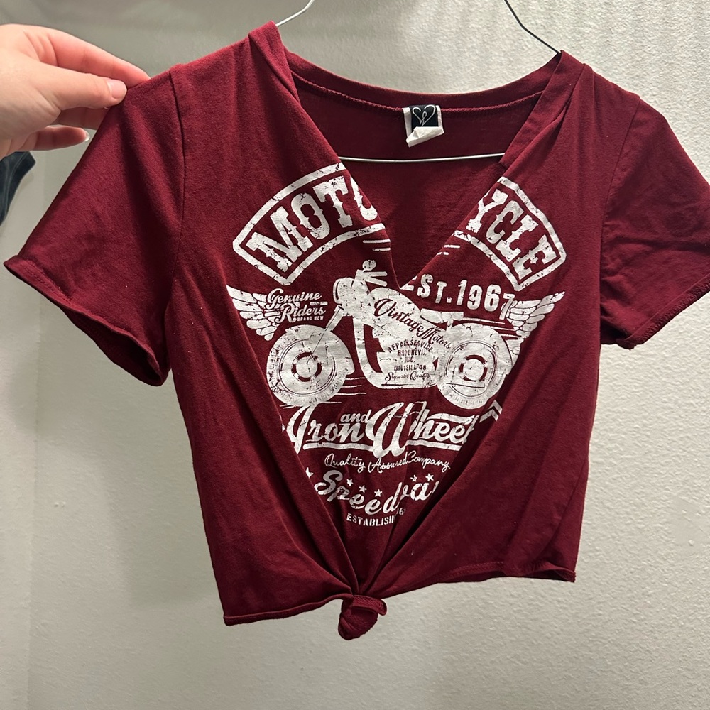 Windsor Burgundy Graphic Tee